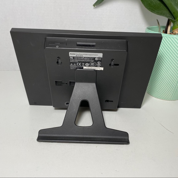 Kodak EasyShare P720 Digital Frame 10“ x 7“  screen size - Picture 2 of 6